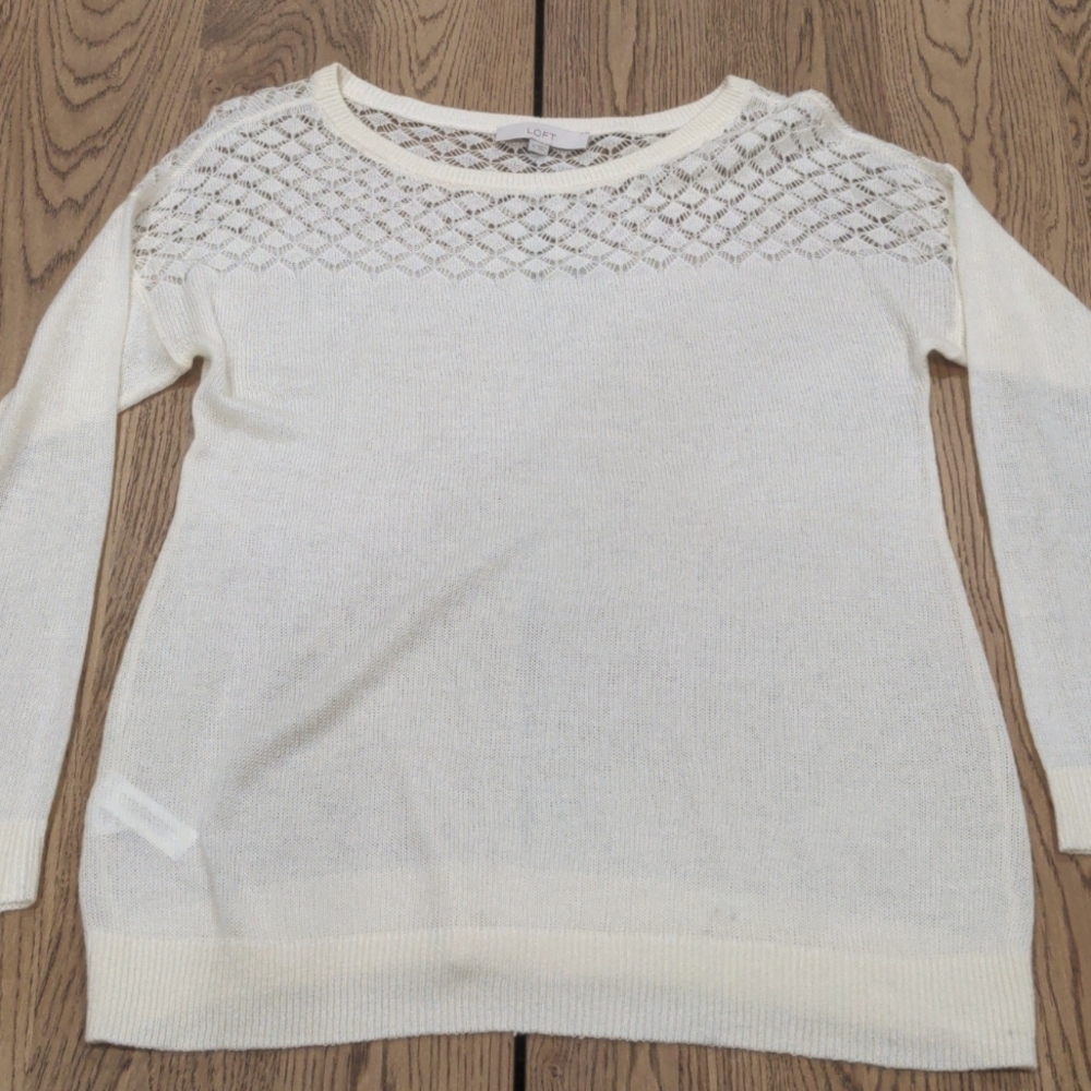 New Loft sweater with cute scalloping detail. XL